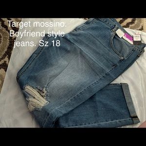 Boyfriend style. Cuffed ankle jeans